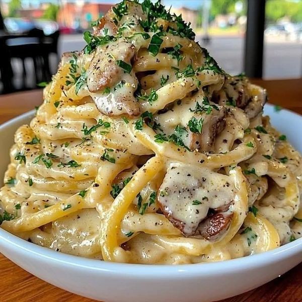 Creamy Mushroom and Bacon Spaghetti