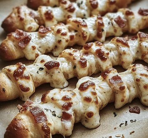 Garlic Butter Bacon Alfredo Pizza Twists